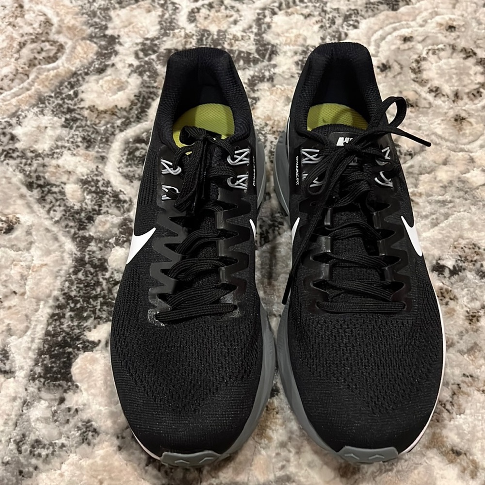NWOT NIKE Dynamic Fit Tennis